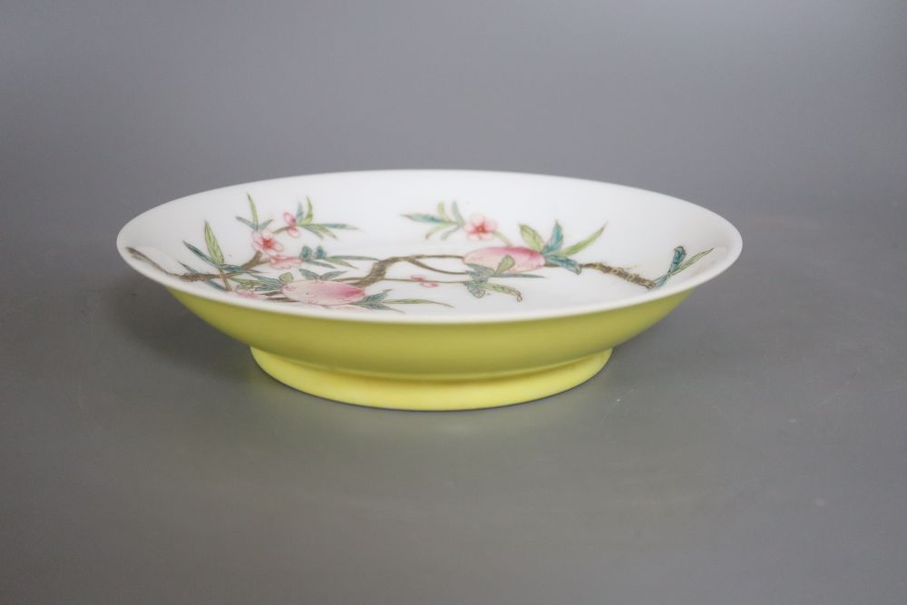 A Chinese five peach dish, diameter 20.5cm